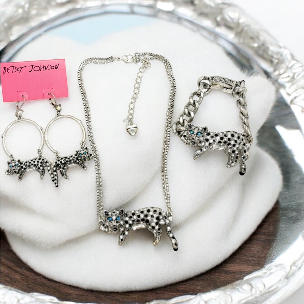 Betsey Johnson Snow Leopard in Tree Set Necklace Bracelet Earrings Blue Eyes